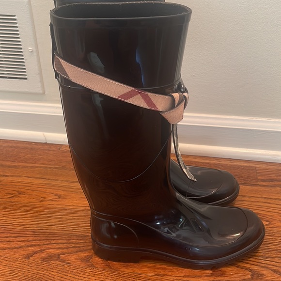 Burberry Rainboots Size 37 - Picture 4 of 4